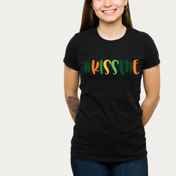 Kiss Me St. Patrick’s Day T-shirt - Picture 1 of 2